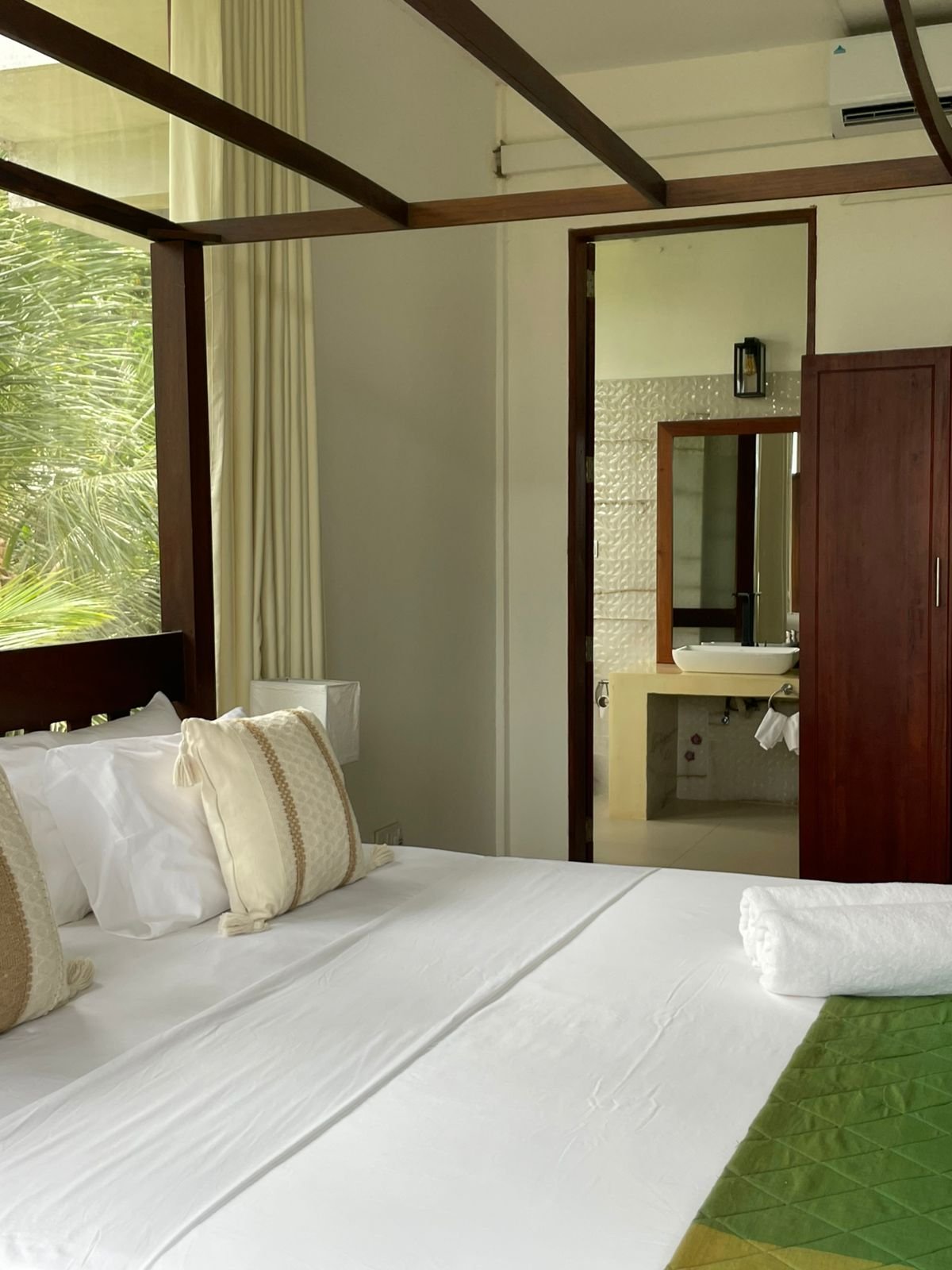 Cozy Bedroom with Modern Bathroom Entrance r6 - Ko Lake Villa boutique lakefront accommodation on Koggala Lake Sri Lanka: Relax in this cozy bedroom featuring soft linens and a stylish bathroom entrance for ultimate comfort and convenience.